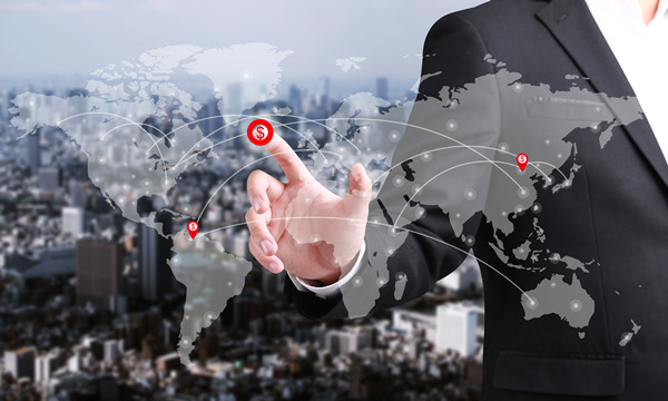 淺談戰(zhàn)略成本管理?？四Ｊ? /> 
</p>
<p>
	　　戰(zhàn)略成本管理---分析價(jià)值鏈
</p>
<p>
	　　價(jià)值鏈分析是一種戰(zhàn)略性的分析工具，通過(guò)價(jià)值鏈分析可以從多方面揭示有關(guān)企業(yè)競(jìng)爭(zhēng)力的成本信息，這些成本信息對(duì)于企業(yè)指定戰(zhàn)略以消除成本劣勢(shì)和創(chuàng)造成本優(yōu)勢(shì)有著非常重要的作用。不同的戰(zhàn)略定位產(chǎn)生不同的企業(yè)戰(zhàn)略，就需要不同的成本分析觀和成本管理方法。
</p>
<p>
	　　在企業(yè)價(jià)值鏈分析和戰(zhàn)略定位分析的基礎(chǔ)上，企業(yè)能夠確定其應(yīng)采取的成本管理戰(zhàn)略，但是為了進(jìn)一步明確成本管理的重點(diǎn)，還需要進(jìn)行成本動(dòng)因分析，找出成本動(dòng)因的驅(qū)動(dòng)因素，以便對(duì)癥下藥，保證成本管理戰(zhàn)略的有效性，更好地實(shí)現(xiàn)戰(zhàn)略成本管理目標(biāo)。
</p>
<p>
	　　“價(jià)值鏈”是戰(zhàn)略成本分析的主要分析工具：確定設(shè)計(jì)、生產(chǎn)、營(yíng)銷(xiāo)、發(fā)貨以及產(chǎn)品或服務(wù)的支持過(guò)程中的各項(xiàng)獨(dú)立的活動(dòng)、功能和業(yè)務(wù)流程(邁克爾．波特，1885)．本文基于波特的思想，聯(lián)系企業(yè)戰(zhàn)略管理的情況，將價(jià)值鏈的范疇予以推廣，劃分為企業(yè)內(nèi)部?jī)r(jià)值鏈、縱向價(jià)值鏈和橫向價(jià)值鏈。這三類(lèi)價(jià)值鏈既相互獨(dú)立，又相互聯(lián)系、相互作用，構(gòu)成一個(gè)有機(jī)整體，成為進(jìn)行戰(zhàn)略成本管理的有效分析方法。
</p>
<p>
	　　戰(zhàn)略成本管理---戰(zhàn)略定位分析
</p>
<p>
	　　戰(zhàn)略定位分析(strategic positioning analysis)指企業(yè)在正確的戰(zhàn)略定位(戰(zhàn)略選擇1的前提下，根據(jù)企業(yè)戰(zhàn)略的要求，采取與之相應(yīng)的成本管理方式方法，為企業(yè)戰(zhàn)略的實(shí)施服務(wù)，以實(shí)現(xiàn)企業(yè)的戰(zhàn)略目標(biāo)和促進(jìn)企業(yè)的競(jìng)爭(zhēng)優(yōu)勢(shì)。戰(zhàn)略定位分析的基本內(nèi)容是基本競(jìng)爭(zhēng)戰(zhàn)略的定位分析。
</p>
<p>
	　　所謂基本競(jìng)爭(zhēng)戰(zhàn)略，就是指無(wú)論在任何行業(yè)、任何企業(yè)～般都能采用的競(jìng)爭(zhēng)戰(zhàn)略。美國(guó)哈佛商學(xué)院著名的戰(zhàn)略管理學(xué)者邁克爾·波特提出三種基本競(jìng)爭(zhēng)戰(zhàn)略：成本領(lǐng)先戰(zhàn)略、差別化戰(zhàn)略和集中一點(diǎn)戰(zhàn)略。
</p>
<p>
	　　戰(zhàn)略成本管理---分析成本動(dòng)因
</p>
<p>
	　　成本動(dòng)因(cost driver)就是引起成本產(chǎn)生的原因．成本動(dòng)因分析的核心在于合理的確定成本動(dòng)因，并以之為基礎(chǔ)分配各種費(fèi)用，直接體現(xiàn)產(chǎn)品的實(shí)際成本。成本動(dòng)因是成本的驅(qū)動(dòng)因素，有兩方面的含義：一是質(zhì)的概念，即受什么方面因素的驅(qū)動(dòng)；二是量的概念，即某產(chǎn)品成本占用多少作業(yè)．作業(yè)導(dǎo)致資源的消耗，消耗被記錄為成本。
</p>
<p style=