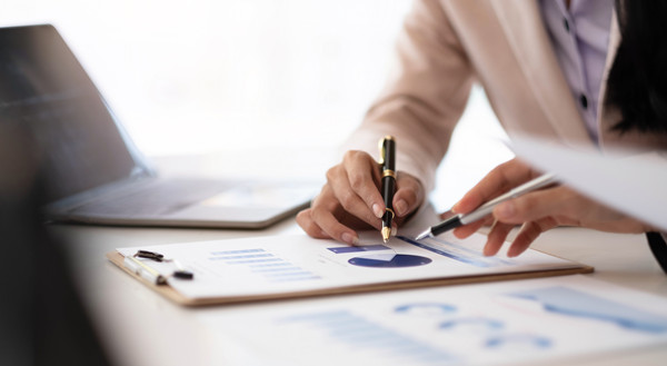 如何通過(guò)市場(chǎng)調(diào)研和預(yù)測(cè)制定科學(xué)的年度經(jīng)營(yíng)計(jì)劃？