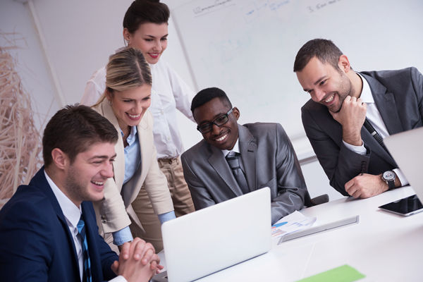 多元化團(tuán)隊(duì)績(jī)效管理：適應(yīng)多元化環(huán)境，促進(jìn)團(tuán)隊(duì)和諧