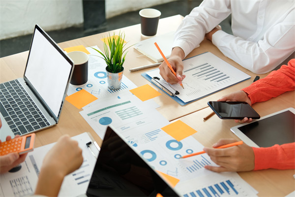 薪酬調(diào)整機(jī)制：定期調(diào)整，保持競(jìng)爭(zhēng)力