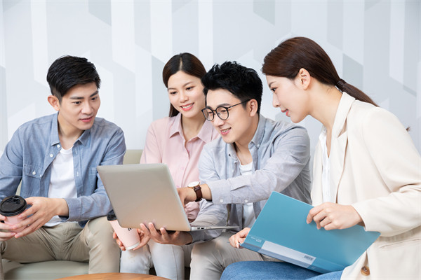 薪酬與員工發(fā)展：促進(jìn)員工成長，提高工作動(dòng)力