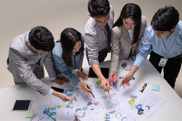 制定精準經(jīng)營計劃，引領企業(yè)穩(wěn)健發(fā)展，實現(xiàn)長遠目標