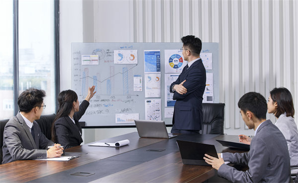 強(qiáng)化集團(tuán)風(fēng)險防控，確保穩(wěn)健運(yùn)營，守護(hù)企業(yè)安全