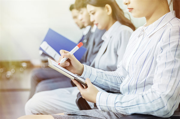 人才挖掘與選拔：全面評(píng)估候選人能力，選拔優(yōu)秀人才