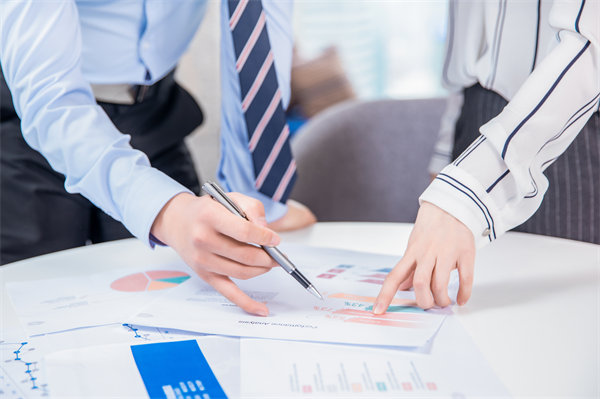 薪酬管理與員工績效評估聯(lián)動，實(shí)現(xiàn)企業(yè)員工共同成長