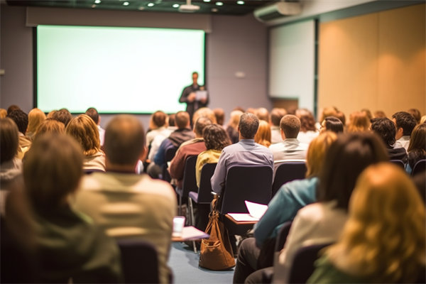 深化員工培訓(xùn)與發(fā)展，提升團(tuán)隊(duì)整體競爭力和創(chuàng)新能力