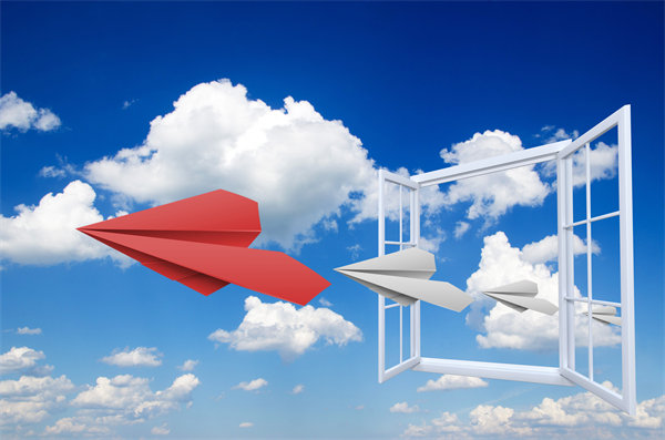 在企業(yè)管理中，專權(quán)式和民主式管理各有哪些優(yōu)缺點(diǎn)？