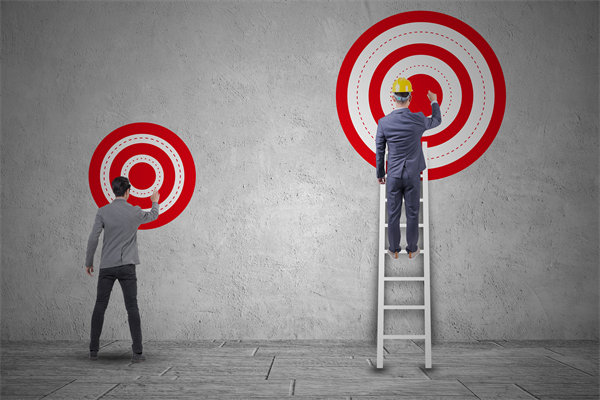 根據(jù)員工個(gè)體差異制定針對(duì)性的績(jī)效輔導(dǎo)，提高效率！