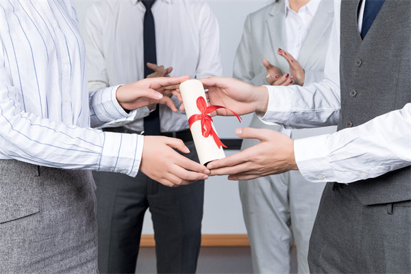 人力資源激勵(lì)機(jī)制的物質(zhì)激勵(lì)與非物質(zhì)激勵(lì)怎么運(yùn)用？