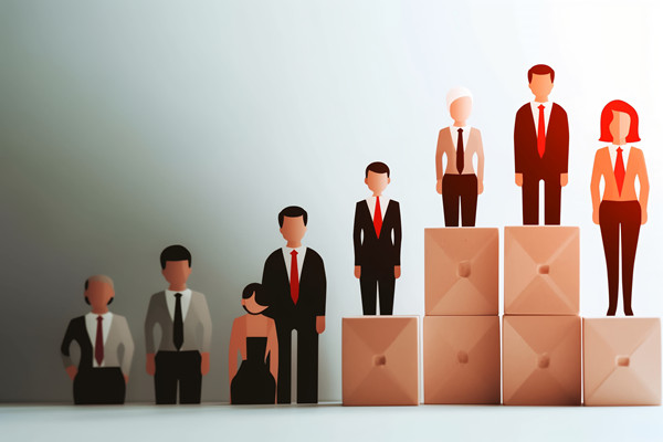 組織規(guī)劃中如何平衡集權(quán)與分權(quán)，促進(jìn)決策效率？