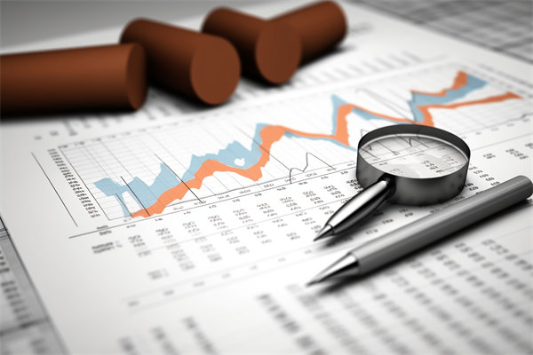 面對(duì)多元化團(tuán)隊(duì)，如何實(shí)施個(gè)性化績(jī)效評(píng)估策略？