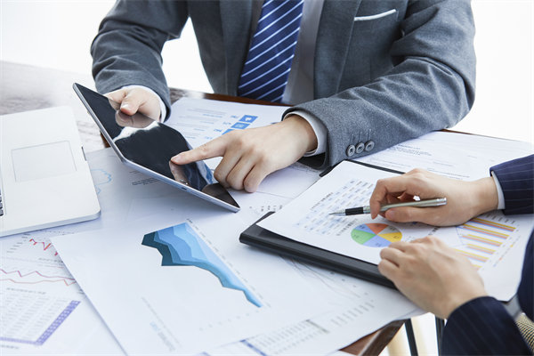 薪酬管理如何平衡內(nèi)部公平與外部市場競爭力？