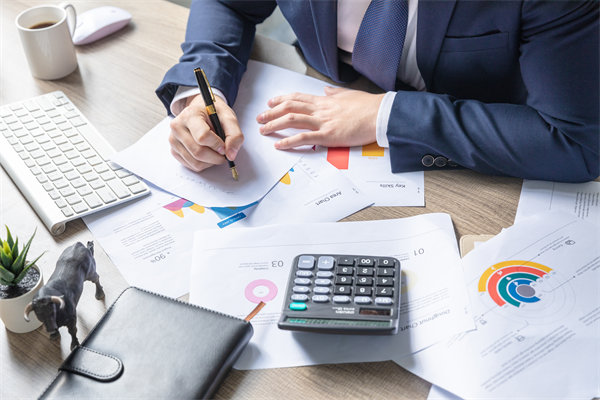 利用大數(shù)據(jù)與AI優(yōu)化績(jī)效管理流程，提升決策效率！