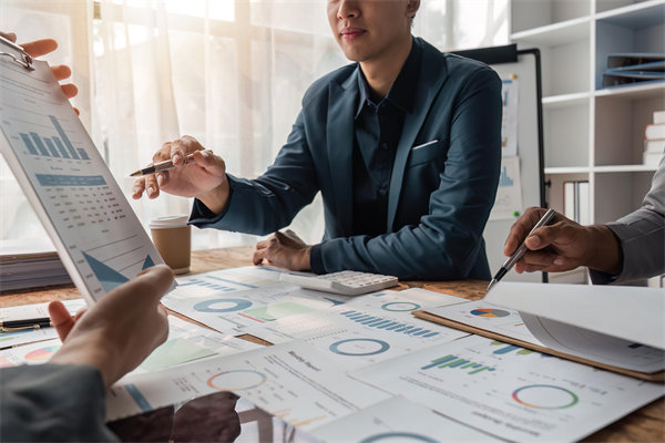 如何利用數(shù)據(jù)分析優(yōu)化年度經(jīng)營決策，實(shí)現(xiàn)精準(zhǔn)管理？