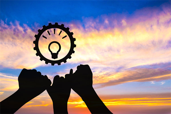 在全球化下，跨國(guó)企業(yè)如何規(guī)劃組織結(jié)構(gòu)與運(yùn)營(yíng)模式？