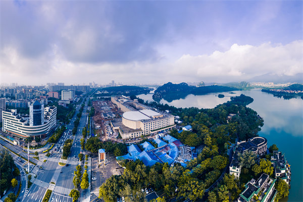 管理咨詢(xún)?nèi)绾沃φ貞c中小企業(yè)突破發(fā)展瓶頸？