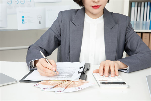 企業(yè)戰(zhàn)略轉(zhuǎn)型的關(guān)鍵成功因素與風(fēng)險(xiǎn)規(guī)避策略何在？