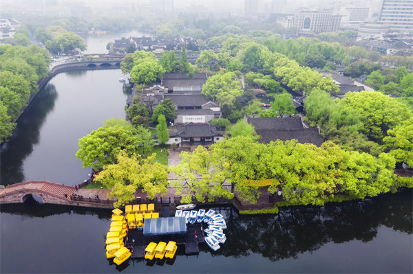 管理咨詢?nèi)绾沃幉ㄆ髽I(yè)實現(xiàn)高效運營？