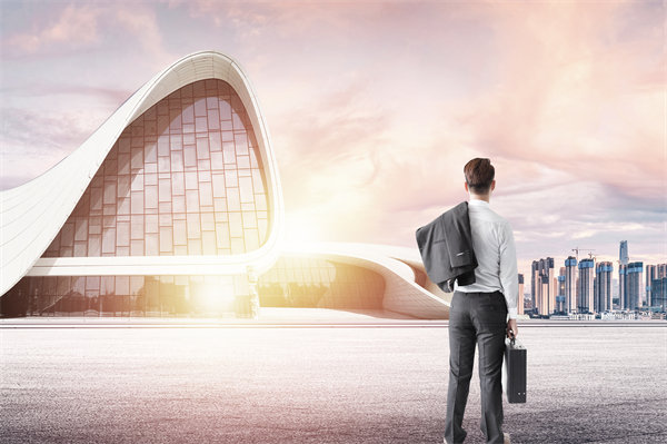 面對人才流失問題，企業(yè)應(yīng)如何改進(jìn)人力資源策略？