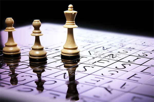 集團(tuán)管控中，如何確保子公司戰(zhàn)略與集團(tuán)目標(biāo)一致？