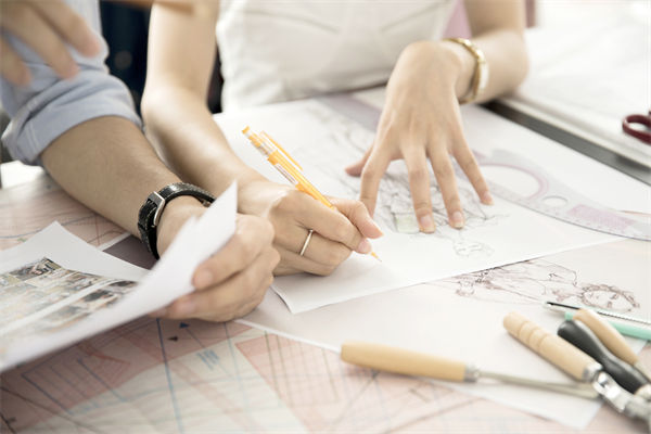 個性化定制需求，制造業(yè)如何快速響應(yīng)并優(yōu)化生產(chǎn)流程？