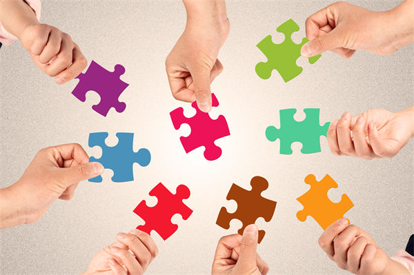 集團管控中，如何建立有效的內(nèi)部溝通機制以促進協(xié)同？