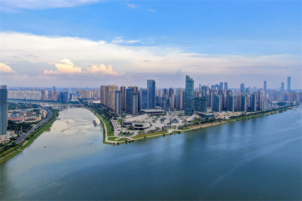 長沙戰(zhàn)略咨詢公司如何為企業(yè)定制差異化競爭戰(zhàn)略？