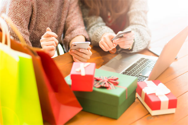 品牌戰(zhàn)略管理中，如何有效應(yīng)對市場變化與消費(fèi)者需求？