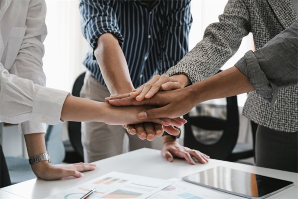 跨境營銷中，如何克服文化差異，實現(xiàn)全球化傳播？