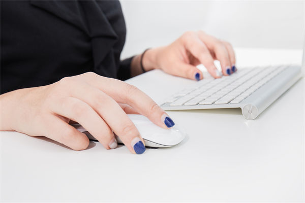 女子工資4600每天花近百元通勤上班，人力資源怎么看？