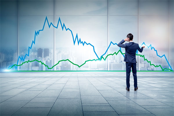 員工績效不佳，是應(yīng)該立即解雇還是給予改進機會？