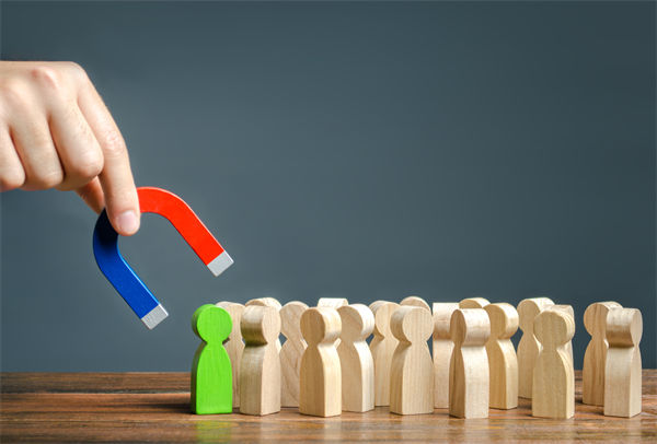 行業(yè)薪酬競爭激烈，企業(yè)怎樣優(yōu)化薪酬吸引頂尖人才？