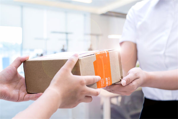 快遞員入職京東13年工資共100多萬，對(duì)其他企業(yè)有何啟示？