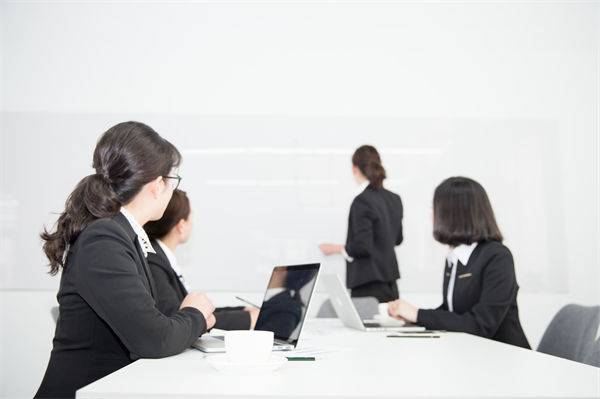 員工培訓(xùn)無(wú)效、成長(zhǎng)慢，人力資源管理怎樣定制高效方案？