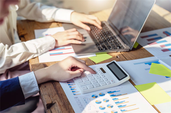 榴蓮價格暴跌50%，有人買了50箱，預算管理怎么看？