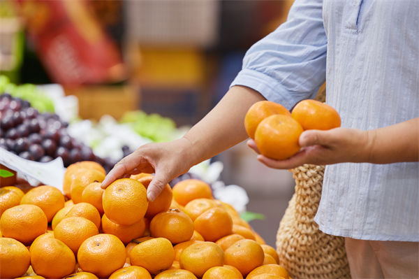 榴蓮價格暴跌50%，有人買了50箱，預算管理怎么看？