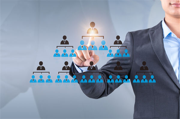 跨區(qū)域擴張時，集團管控如何防止管理效能稀釋？