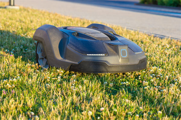 國(guó)產(chǎn)割草機(jī)器人走俏海外，企業(yè)數(shù)字化有何啟示？