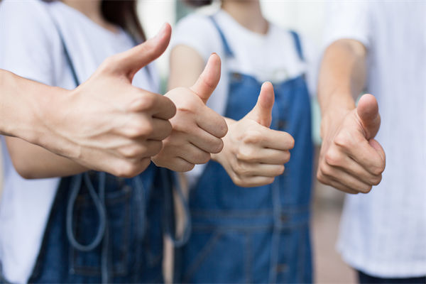 企業(yè)文化標(biāo)語(yǔ)掛滿墻，為何員工依然缺乏認(rèn)同感？