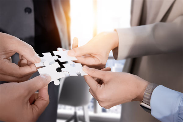 把頂層設(shè)計和問計于民統(tǒng)一起來，對企業(yè)戰(zhàn)略的啟示