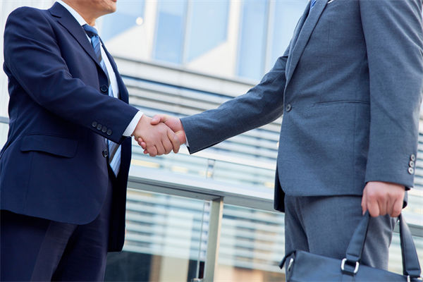 29歲女演員回應在餐廳當服務員，人力資源怎么看？