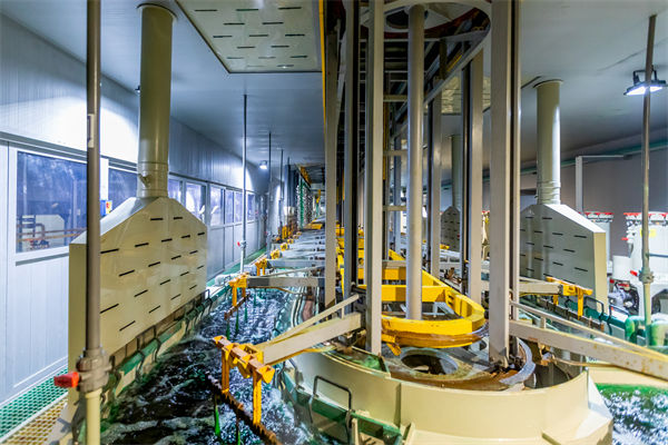 精益管理在提升產(chǎn)品質(zhì)量方面有哪些具體策略和方法？