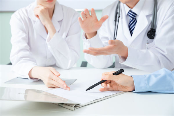 薪酬管理咨詢：女子花1780元考陪診師證卻無(wú)單可接