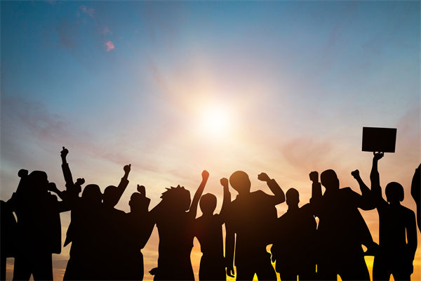 多家公司通知帶薪放假看閱兵，績效管理有何啟示？