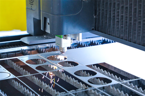 制造業(yè)管理咨詢公司，如何幫助企業(yè)應對市場波動？