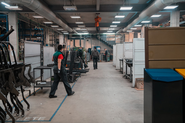 汽配行業(yè)人力資源管理咨詢服務(wù)機(jī)構(gòu)，車間技工流失率怎么降？